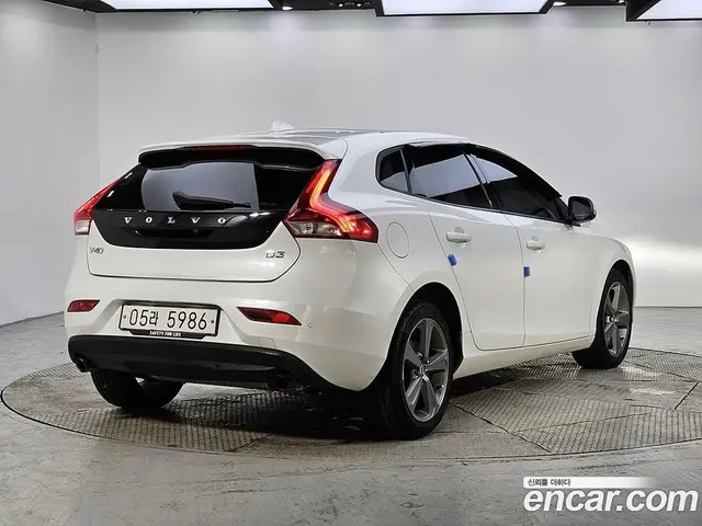 Volvo V40 2018 2.0 автомат (гидро), миниатюра 2