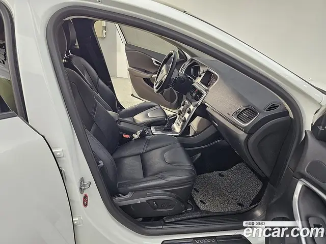Volvo V40 2018 2.0 автомат (гидро), миниатюра 11