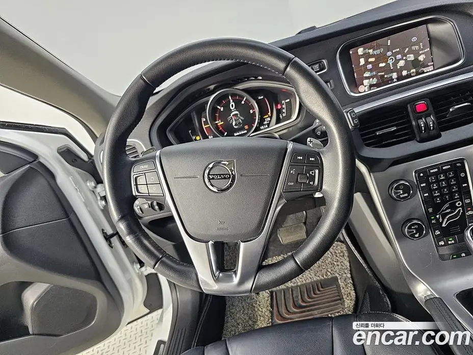 Volvo V40 2018 2.0 автомат (гидро), фото 12
