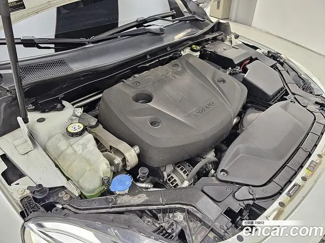Volvo V40 2018 2.0 автомат (гидро), миниатюра 6