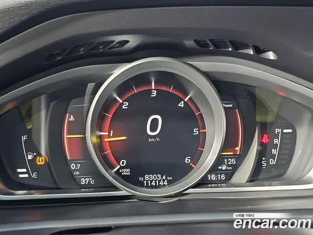 Volvo V40 2018 2.0 автомат (гидро), миниатюра 8