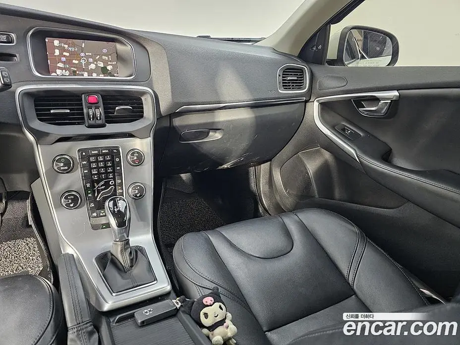 Volvo V40 2018 2.0 автомат (гидро), фото 9