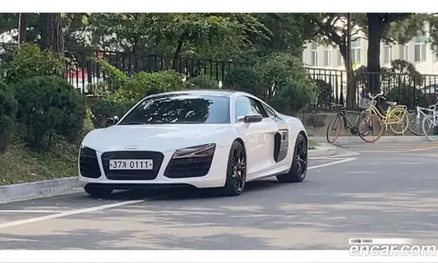 Audi R8 2015 5.2 автомат (гидро), миниатюра 1