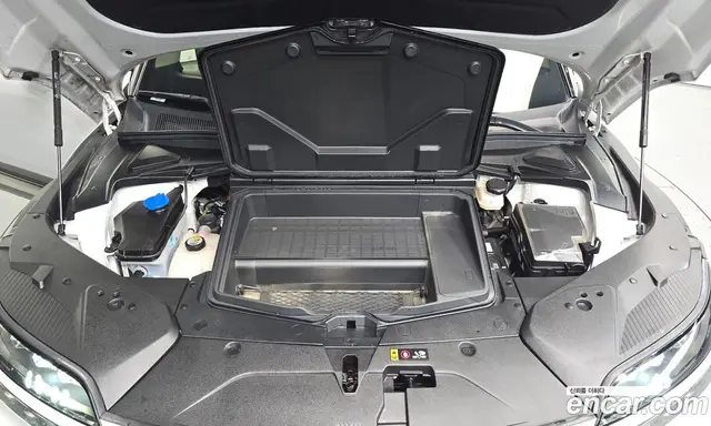 Genesis GV60 2022 0.1 автомат (гидро), миниатюра 6