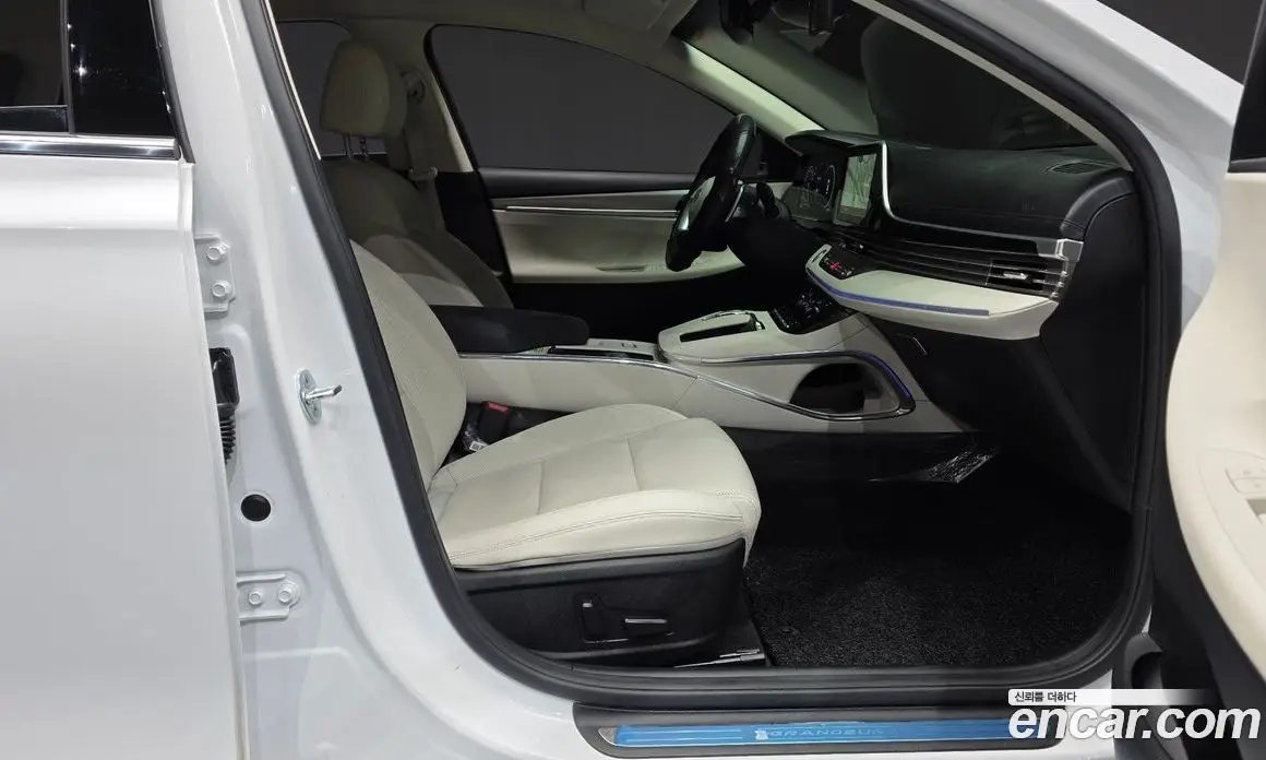 Hyundai Grandeur 2022 3.3 автомат (гидро), фото 11