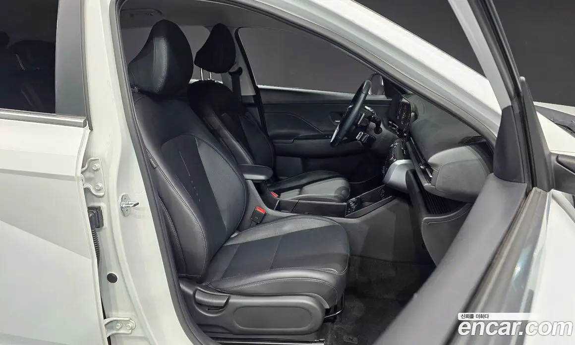 Hyundai Kona 2023 1.6 автомат (гидро), фото 10