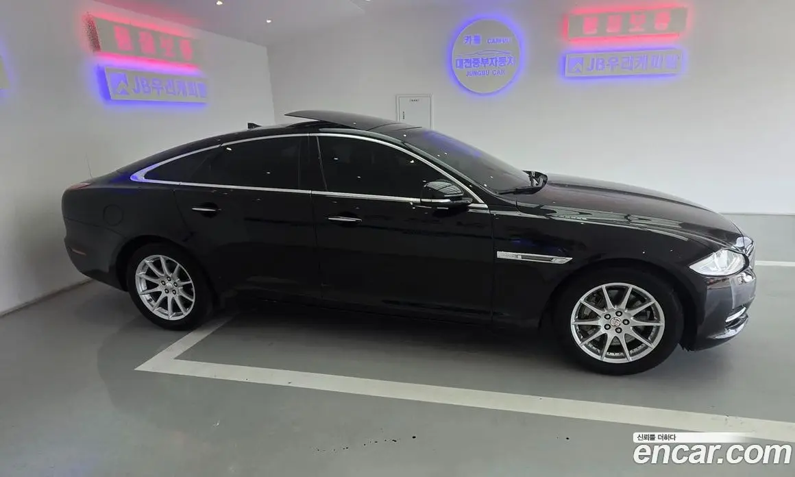 Jaguar XJ 2015 2.0 автомат (гидро), фото 6
