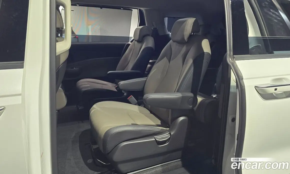 Kia Carnival 2025 1.6 автомат (гидро), фото 12