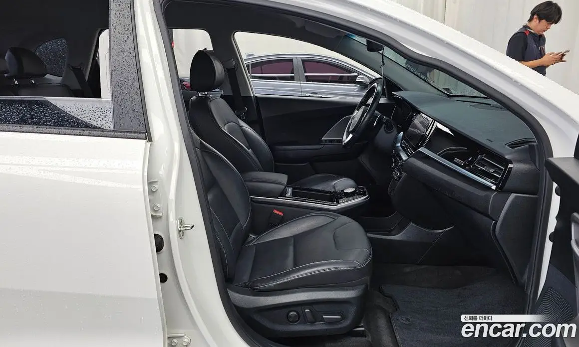 Kia Niro 2022 0.2 автомат (гидро), фото 17