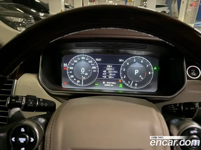 Land Rover Range Rover 2017 5.0 автомат (гидро), миниатюра 8