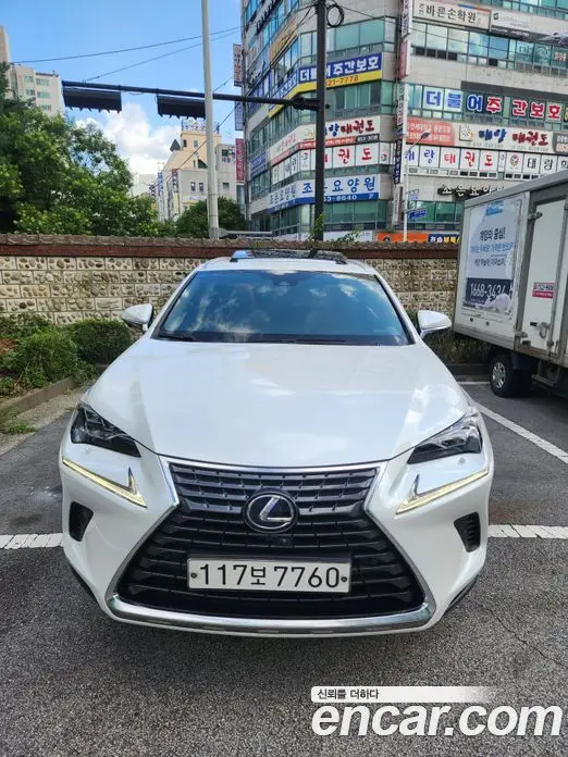 Lexus NX 2021 2.5 автомат (гидро), миниатюра 3