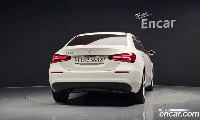 Mercedes-Benz A-Class 2020 2.0 автомат (гидро), миниатюра 3