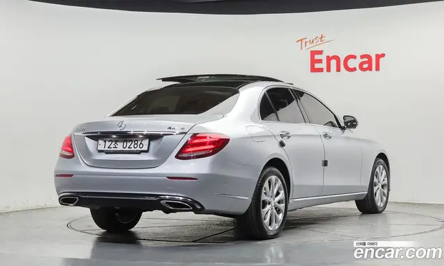 Mercedes-Benz E-Class 2016 2.0 автомат (гидро), миниатюра 2