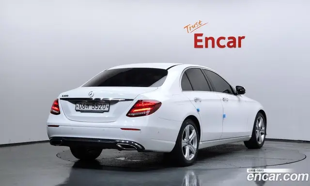 Mercedes-Benz E-Class 2018 2.0 автомат (гидро), миниатюра 2