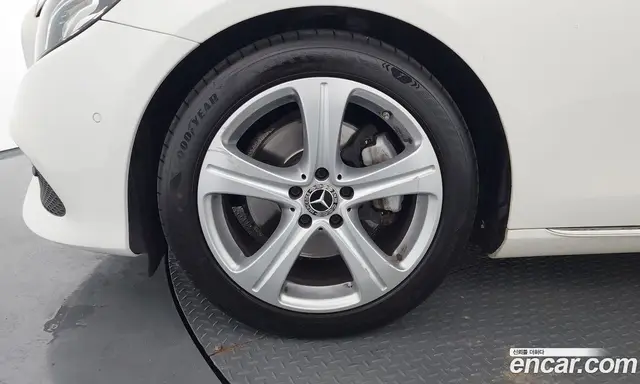 Mercedes-Benz E-Class 2018 2.0 автомат (гидро), миниатюра 5