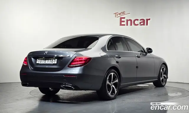 Mercedes-Benz E-Class 2020 2.0 автомат (гидро), миниатюра 2