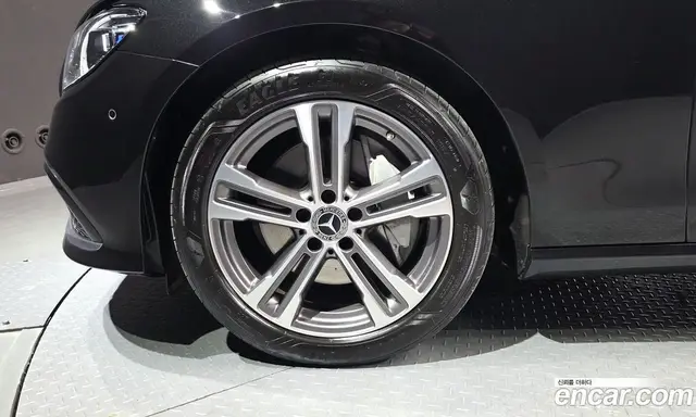 Mercedes-Benz E-Class 2022 2.0 автомат (гидро), миниатюра 5 Mercedes-Benz E-Class 2022 2.0 автомат (гидро), миниатюра 5
