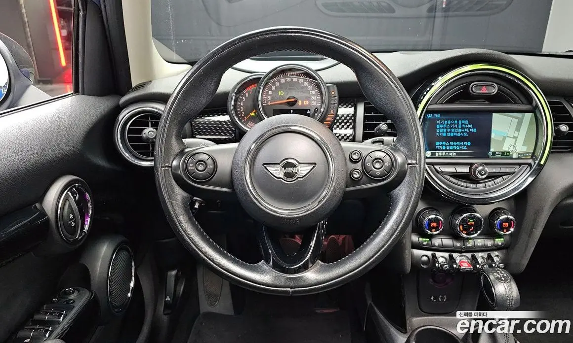 Mini Cooper 2017 2.0 автомат (гидро), фото 14 Mini Cooper 2017 2.0 автомат (гидро), фото 14