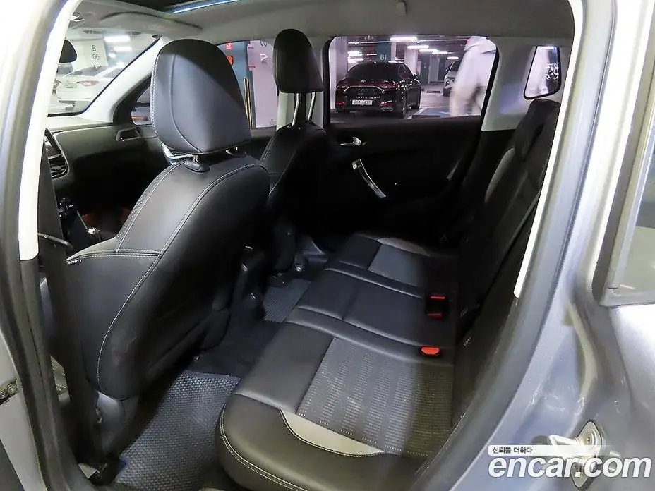 Peugeot 2008 2015 1.6 автомат (гидро), фото 15