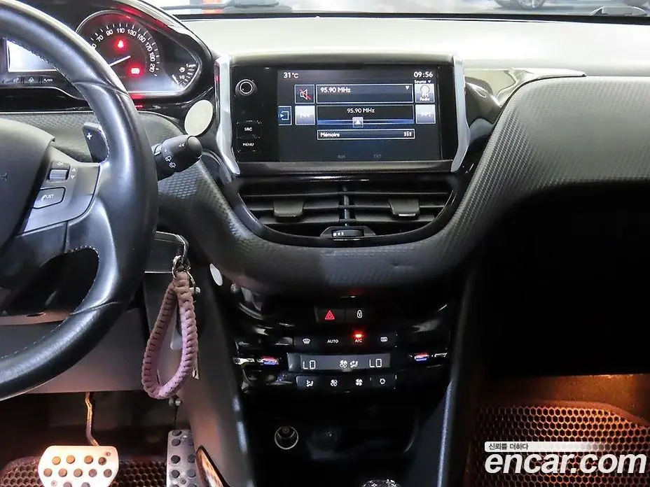 Peugeot 2008 2015 1.6 автомат (гидро), фото 19