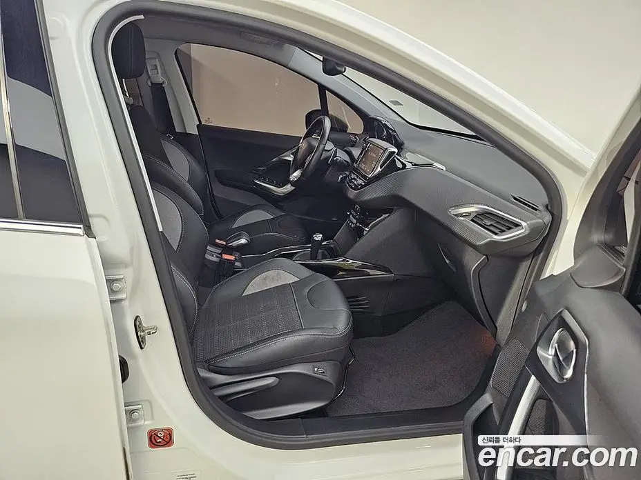 Peugeot 2008 2018 1.6 автомат (гидро), фото 11