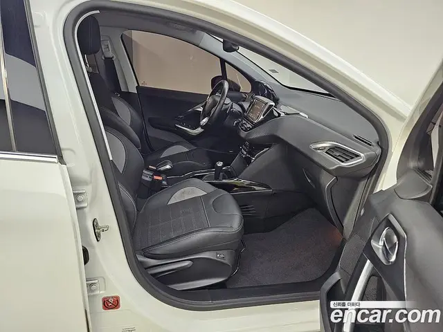 Peugeot 2008 2018 1.6 автомат (гидро), миниатюра 11