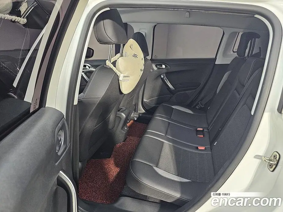 Peugeot 2008 2018 1.6 автомат (гидро), фото 15