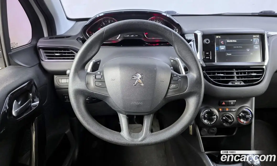 Peugeot 208 2015 1.4 автомат (гидро), фото 13 Peugeot 208 2015 1.4 автомат (гидро), фото 13