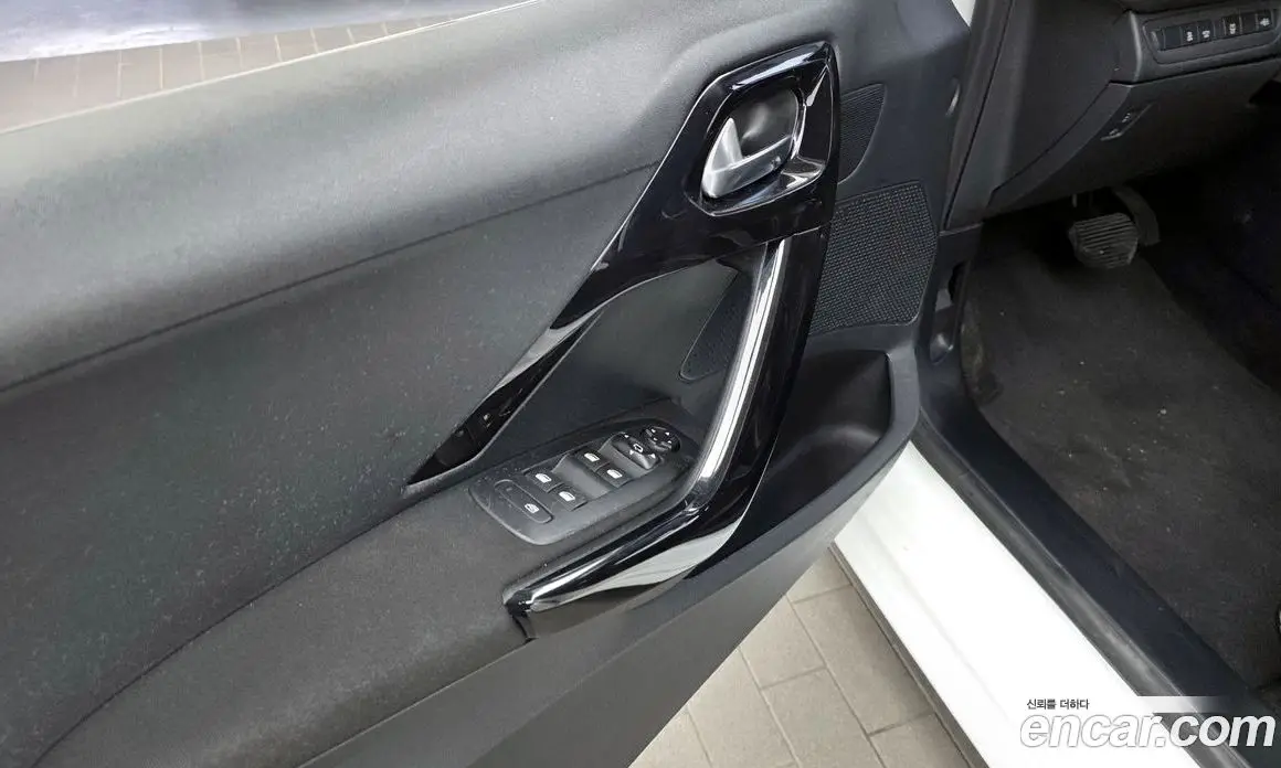 Peugeot 208 2015 1.4 автомат (гидро), фото 17 Peugeot 208 2015 1.4 автомат (гидро), фото 17