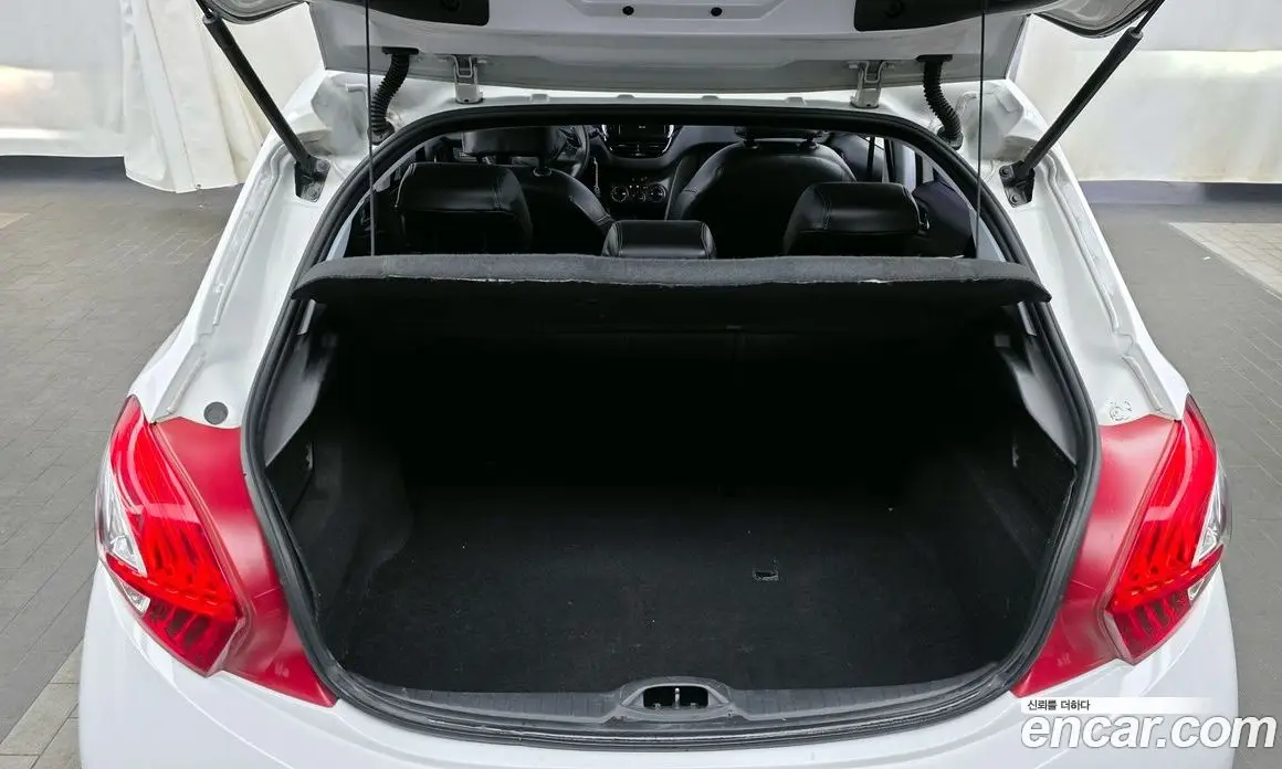Peugeot 208 2015 1.4 автомат (гидро), фото 20 Peugeot 208 2015 1.4 автомат (гидро), фото 20