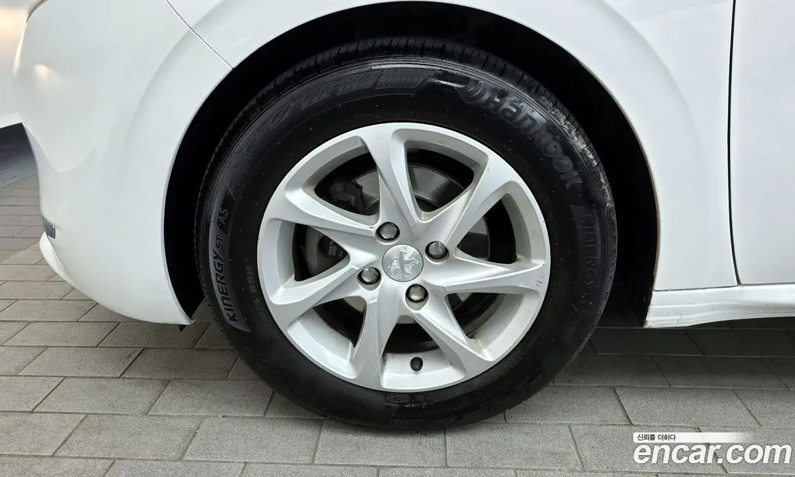 Peugeot 208 2015 1.4 автомат (гидро), фото 5 Peugeot 208 2015 1.4 автомат (гидро), фото 5