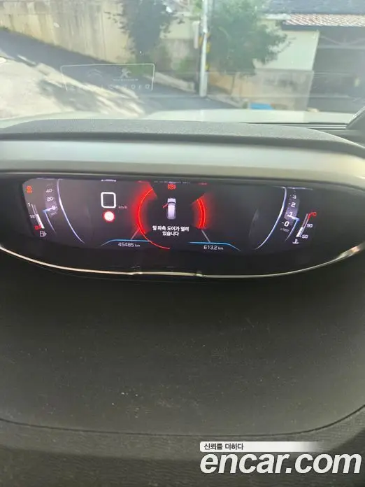 Peugeot 5008 2022 1.2 автомат (гидро), фото 4