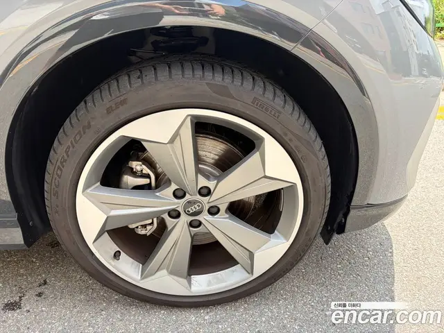 Audi Q4 e-tron 2025 автомат (гидро), миниатюра 5