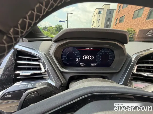 Audi Q4 e-tron 2025 автомат (гидро), миниатюра 8