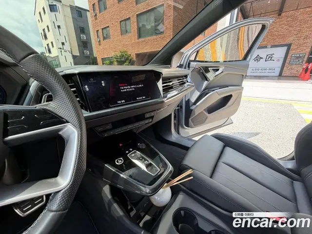 Audi Q4 e-tron 2025 автомат (гидро), миниатюра 9