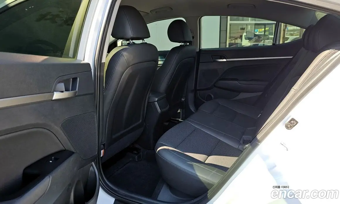 Hyundai Avante 2019 1.6 автомат (гидро), фото 12