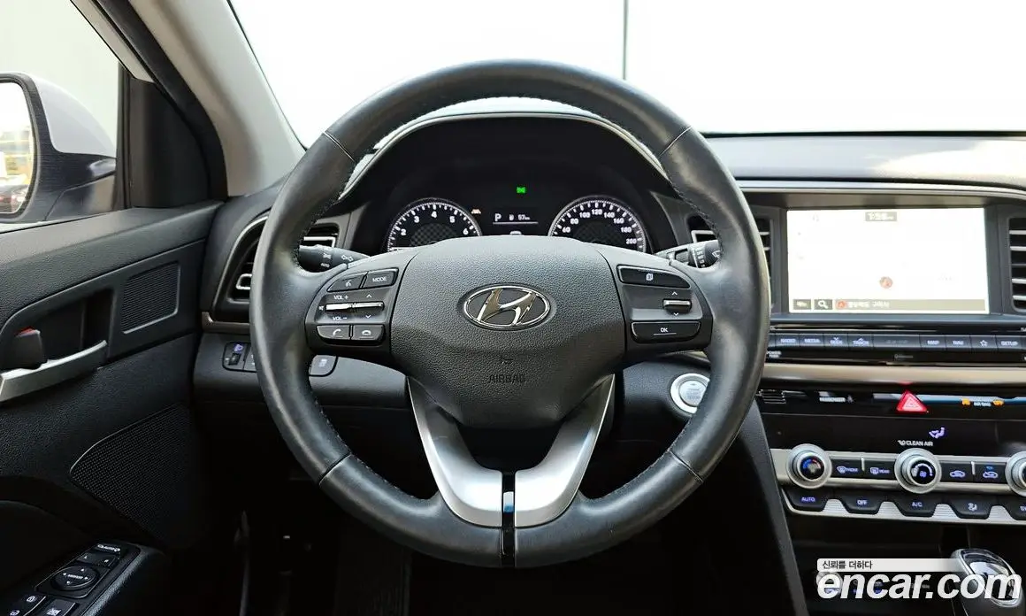 Hyundai Avante 2019 1.6 автомат (гидро), фото 13