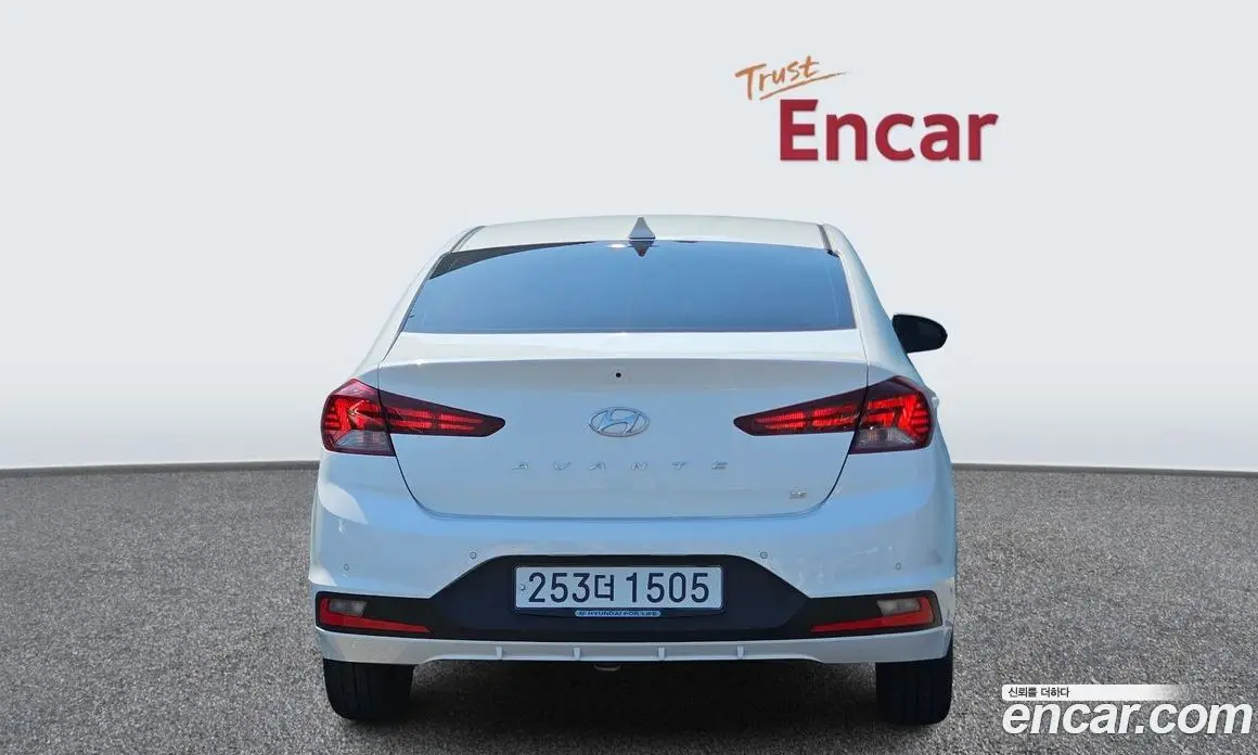 Hyundai Avante 2019 1.6 автомат (гидро), фото 4