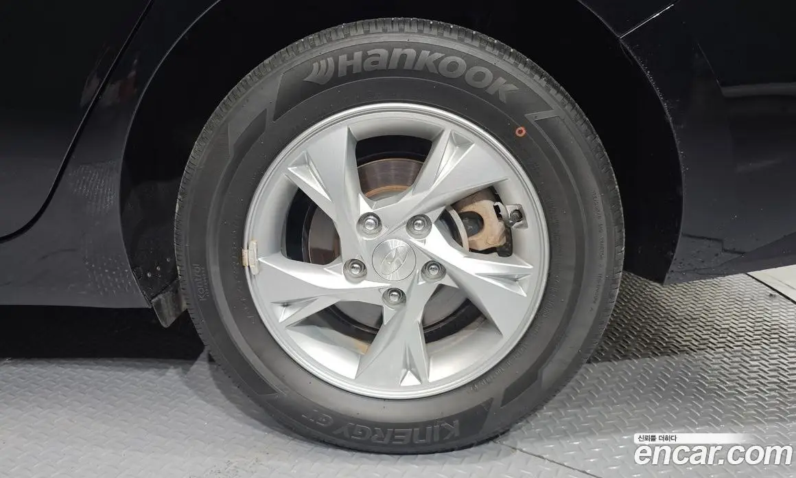 Hyundai Avante 2022 1.6 автомат (гидро), фото 7