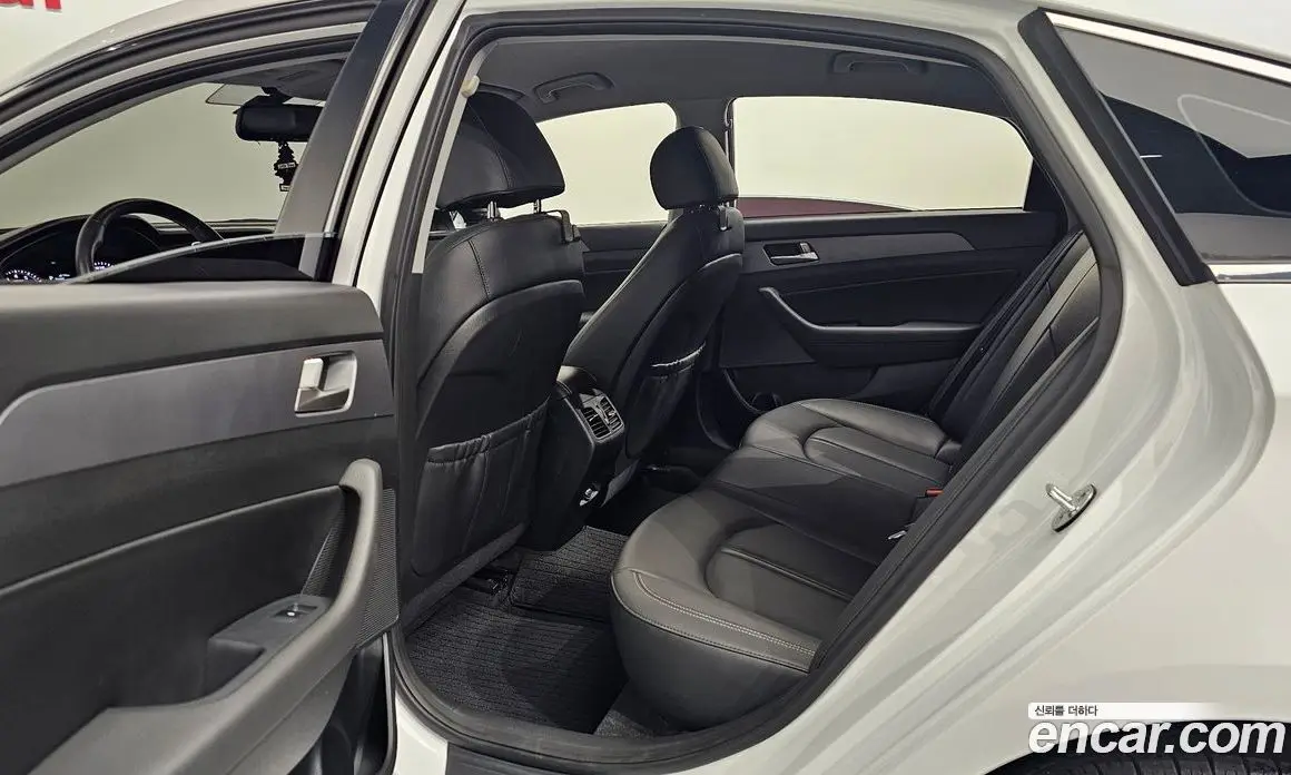 Hyundai Sonata 2017 2.0 автомат (гидро), фото 13 Hyundai Sonata 2017 2.0 автомат (гидро), фото 13