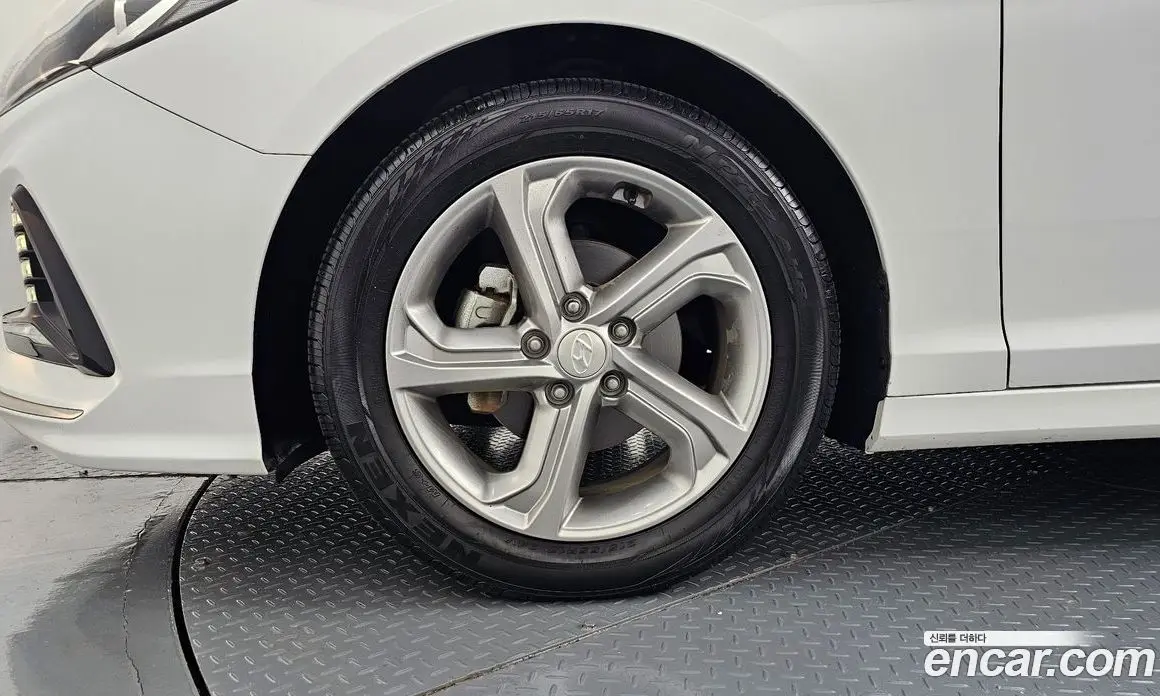 Hyundai Sonata 2017 2.0 автомат (гидро), фото 5 Hyundai Sonata 2017 2.0 автомат (гидро), фото 5