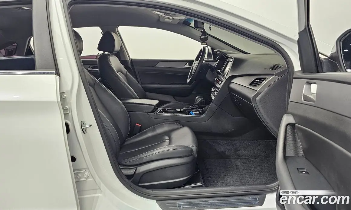 Hyundai Sonata 2017 2.0 автомат (гидро), фото 10 Hyundai Sonata 2017 2.0 автомат (гидро), фото 10