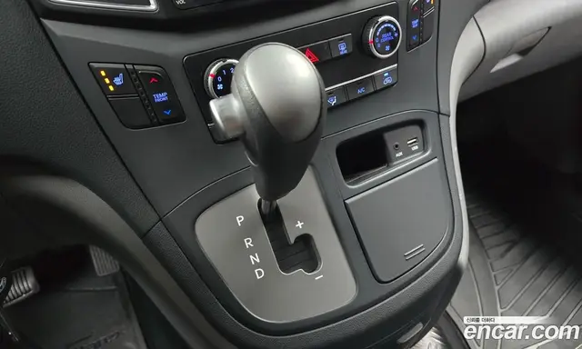 Hyundai Starex 2017 2.5 автомат (гидро), миниатюра 9