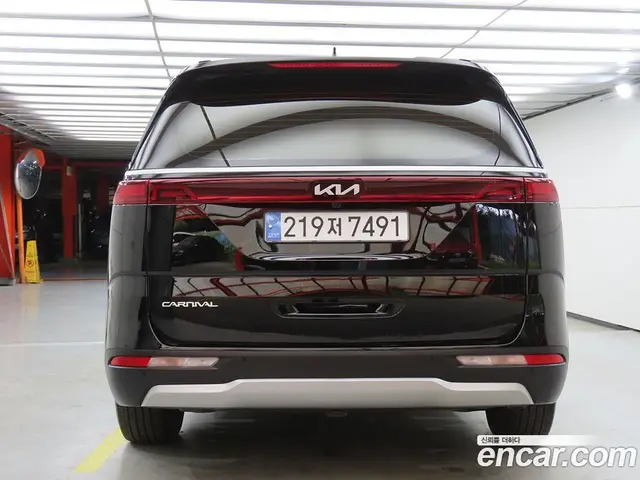 Kia Carnival 2023 2.2 автомат (гидро), миниатюра 3