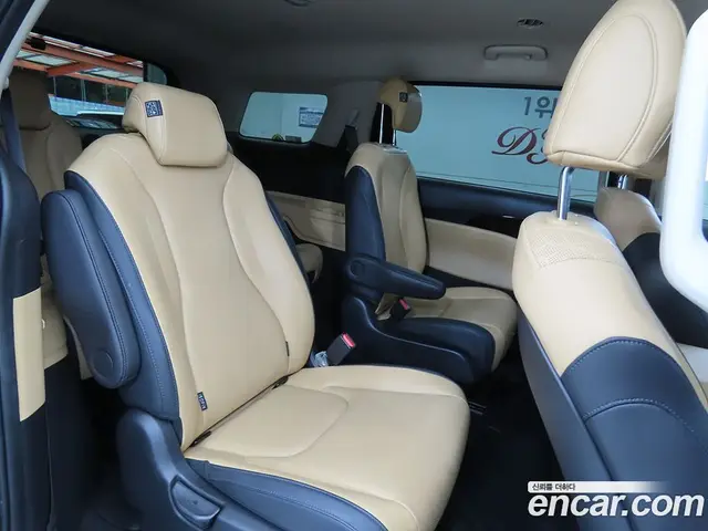 Kia Carnival 2023 2.2 автомат (гидро), миниатюра 7