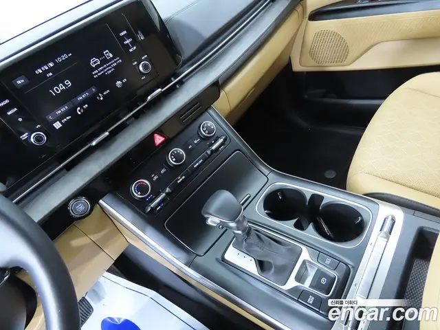 Kia Carnival 2023 2.2 автомат (гидро), миниатюра 8