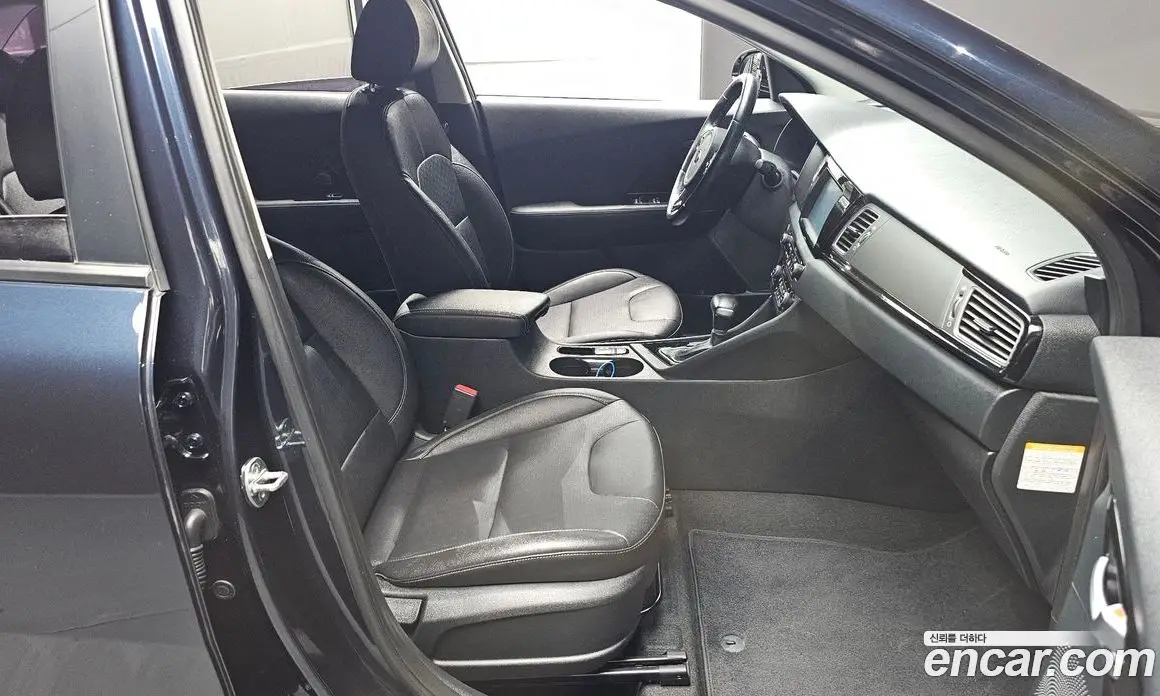Kia Niro 2017 1.6 автомат (гидро), фото 13