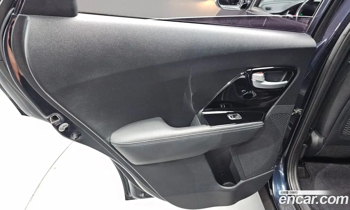 Kia Niro 2017 1.6 автомат (гидро), фото 15