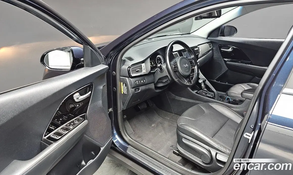 Kia Niro 2017 1.6 автомат (гидро), фото 17