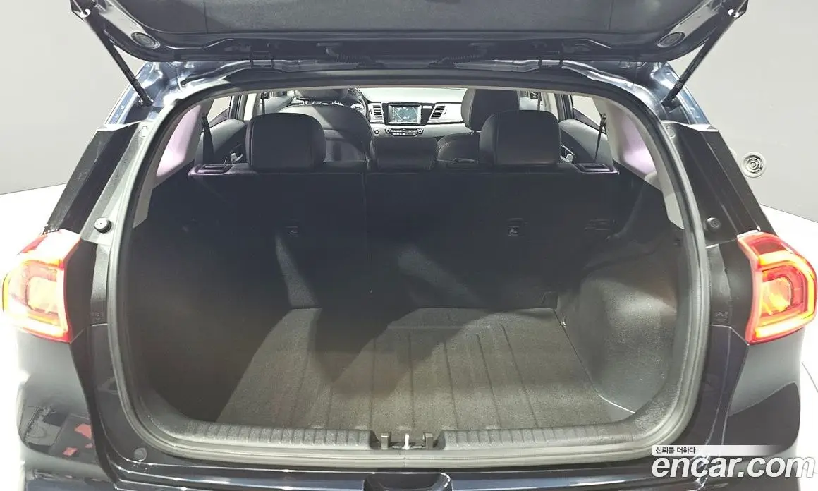 Kia Niro 2017 1.6 автомат (гидро), фото 26